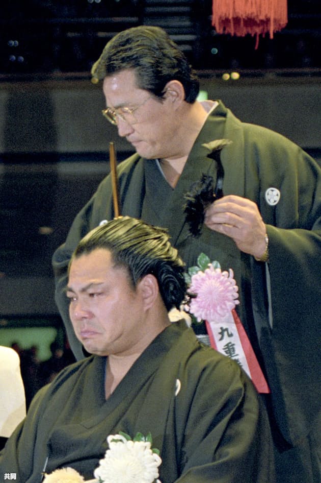 ウルフ 早すぎた死 元横綱 千代の富士の歩み 日本経済新聞