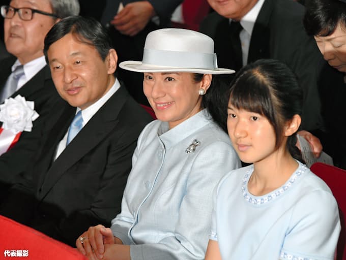 愛子さま 初の公的式典 皇太子ご一家 水を考えるつどい 日本経済新聞