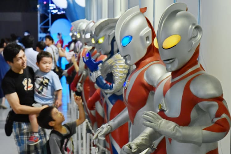 ウルトラマン51年目の挑戦 大人攻略へ多様に変身 Nikkei Style ウルトラマン51年目の挑戦 大人攻略へ多様に変身 Nikkei Style
