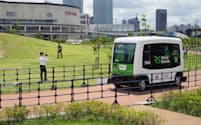 イオンモール幕張新都心に隣接する公園で8月1日から始まった自動運転バスのサービス