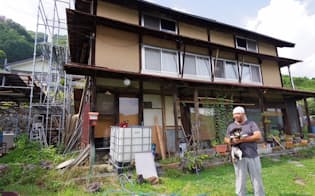 山梨市の空き家バンクを使って移住した網倉氏は自らの手で古民家を改修してきた