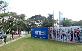 シンガポールの南洋理工大学では新学期の8月を迎え、新入生のオリエンテーションイベントを知らせる看板も出てきた