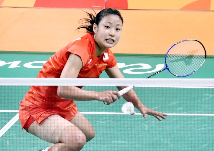 バド奥原 インド選手の強打に屈す 3位決定戦へ 日本経済新聞