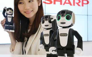 シャープが発表したロボット型携帯電話「ロボホン」