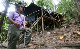 ミャンマーの少数民族「ロヒンギャ」が捕らわれていたキャンプ跡地（2015年5月、タイ南部のソンクラー県）=写真　小林健