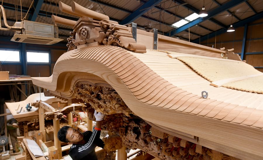 疾走彩る 精緻な曲線 だんじり製作 修復 ここに技あり 日本経済新聞