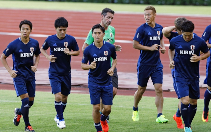 サッカー日本代表 タイで初練習 岡崎と香川が合流 日本経済新聞 サッカー日本代表 タイで初練習 岡崎と香川が合流 日本経済新聞