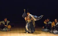 野村萬斎さんは現代美術作家の杉本博司さんと組み、三番叟を舞う（写真提供:小田原文化財団）