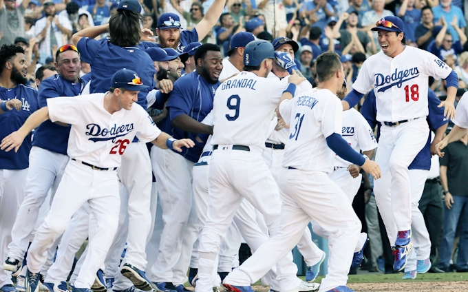 ドジャースが地区4連覇 大リーグ マーリンズは試合中止 日本経済新聞