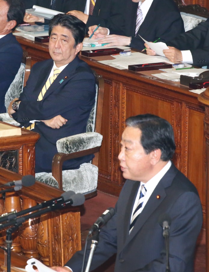 首相 野田氏 因縁の対決 消費税と4年前の約束 日本経済新聞 首相 野田氏 因縁の対決 消費税と4年前の約束 日本経済新聞