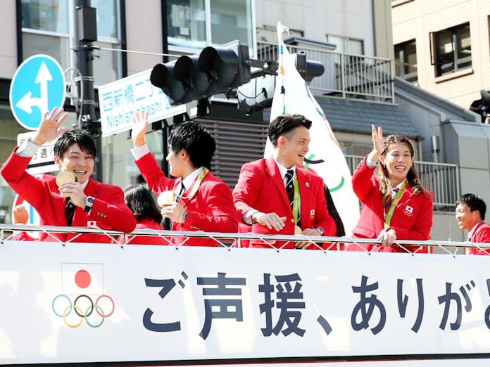 リオ五輪 パラ代表 銀座凱旋パレードに80万人 日本経済新聞 リオ五輪 パラ代表 銀座凱旋パレードに80万人 日本経済新聞