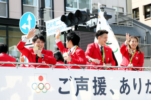 リオ五輪 パラ代表 銀座凱旋パレードに80万人 日本経済新聞 リオ五輪 パラ代表 銀座凱旋パレードに80万人 日本経済新聞