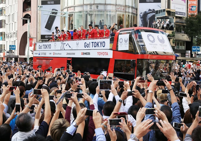 リオ五輪 パラ代表 銀座凱旋パレードに80万人 日本経済新聞 リオ五輪 パラ代表 銀座凱旋パレードに80万人 日本経済新聞