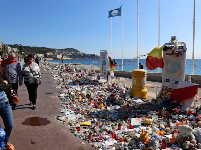 南仏テロから3カ月 強まる 反イスラム 日本経済新聞