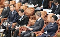 衆院TPP特別委に出席した安倍首相ほか関係閣僚（31日午後）