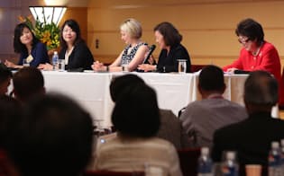 女性起業家による「JWLI東京サミット」のパネルディスカッションで討論するパネリスト