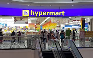 リッポー・グループが運営する大型スーパー「ハイパーマート」（5日、ジャカルタ郊外）