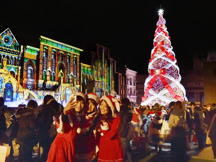 電飾数世界一のxマスツリー 最後の点灯 Usj 日本経済新聞 電飾数世界一のxマスツリー 最後の点灯 Usj 日本経済新聞