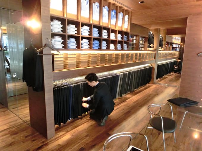 コナカ 収益拡大はオーダースーツ軸に 中計発表 日本経済新聞