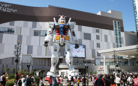 東京 お台場の実物大 ガンダム 17年3月撤去 日本経済新聞