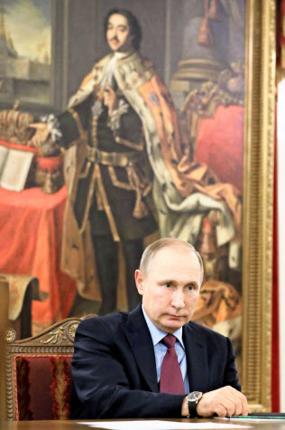 プーチン大統領は「偉大なロシア」の復活を目指しているといわれる(2日、ロシア・サンクトペテルブルク)=タス共同 プーチン大統領は「偉大なロシア」の復活を目指しているといわれる(2日、ロシア・サンクトペテルブルク)=タス共同