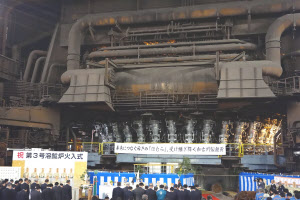 神戸製鋼 加古川の高炉再稼働 異例の最短改修で 日本経済新聞 神戸製鋼 加古川の高炉再稼働 異例の最短改修で 日本経済新聞