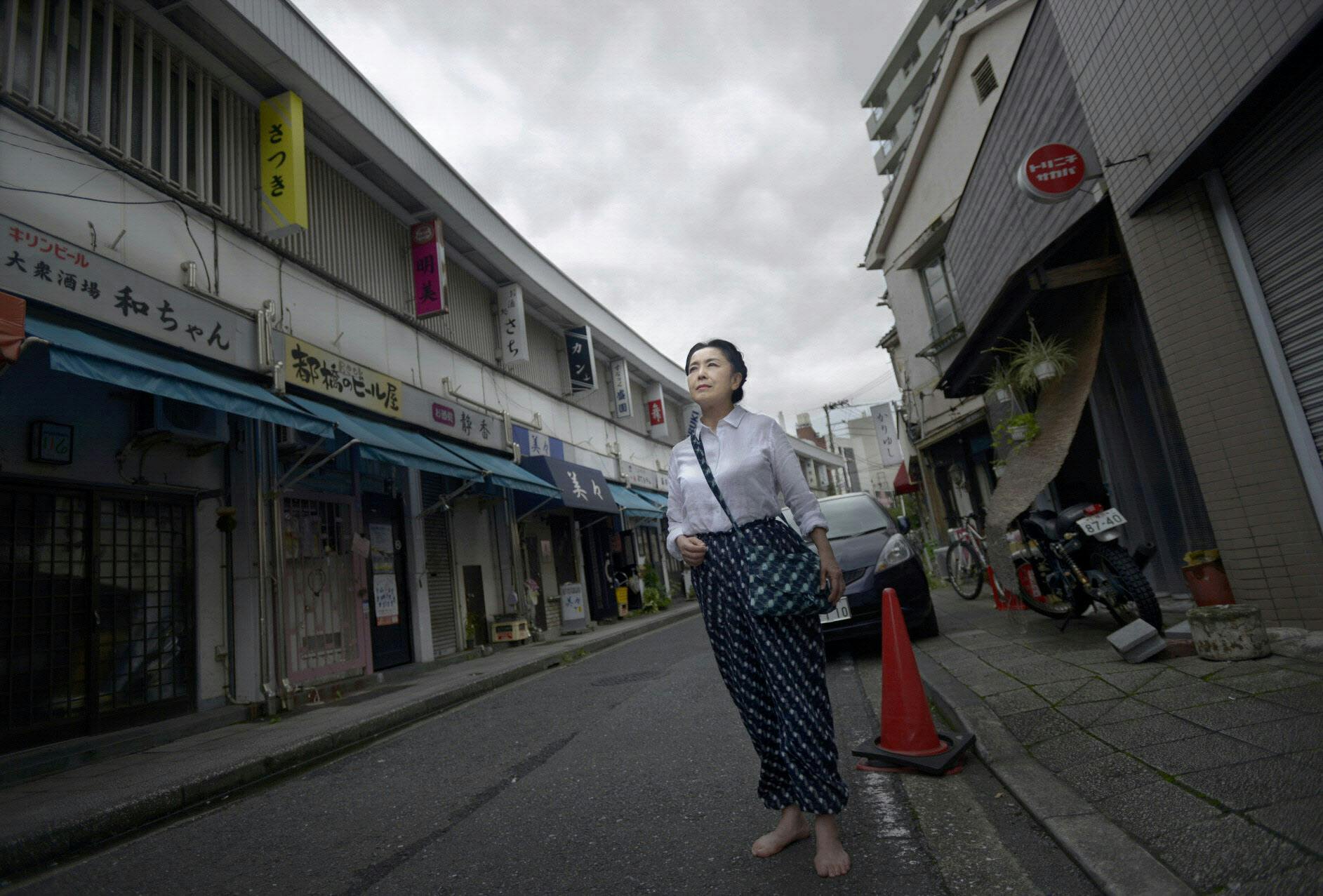 戦後の混乱期支えたヤミ市の哀歓 横浜 野毛で再現 Nikkei Style 戦後の混乱期支えたヤミ市の哀歓 横浜 野毛で再現 Nikkei Style