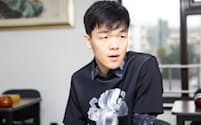 19歳ながら囲碁界の世界トップに立ち、早くも「歴代最強」とも言われる柯潔さん。中国・北京市内でインタビューに応じた。