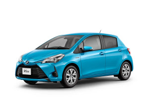 トヨタ小型車 ヴィッツ 初のhv 燃費34キロ 日本経済新聞 トヨタ小型車 ヴィッツ 初のhv 燃費34キロ 日本経済新聞