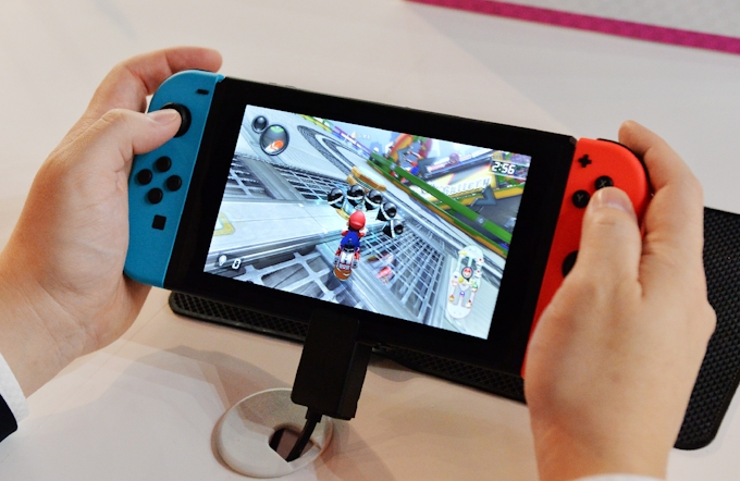 任天堂ゲーム機 スイッチ 中古でも新品並み価格 日本経済新聞
