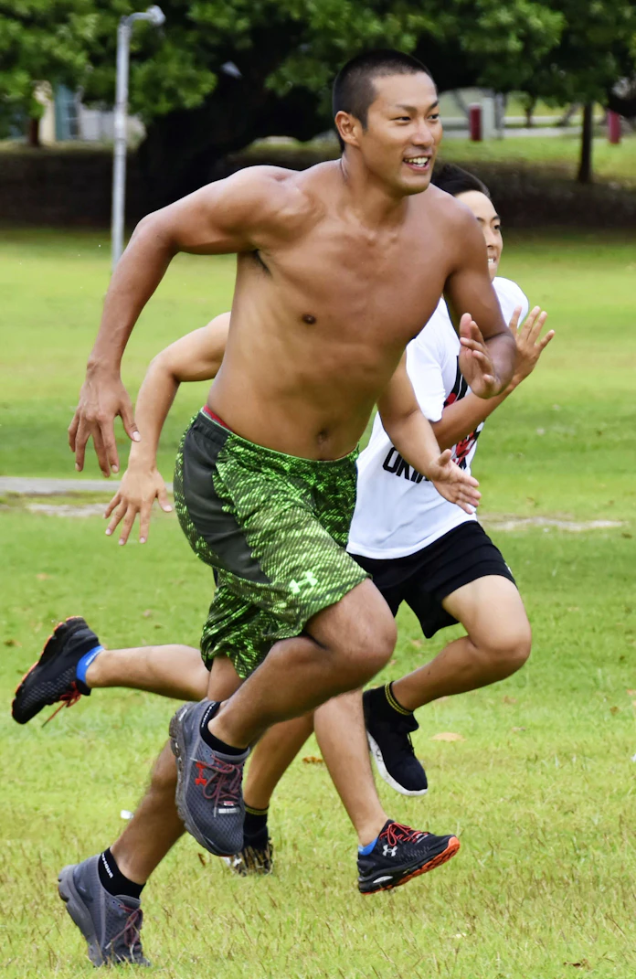 色とりどりの自主トレ 敵も味方も互いに刺激 日本経済新聞 色とりどりの自主トレ 敵も味方も互いに刺激 日本経済新聞