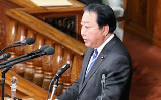 衆院本会議で代表質問する民進党の野田幹事長（23日午後）
