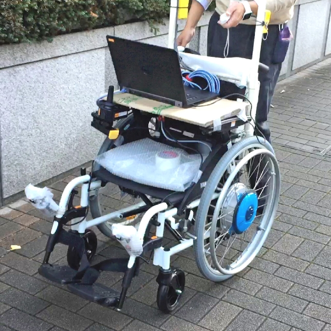 ブリリアントサービス 電動車いす自動運転 日本経済新聞