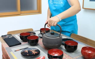 日本家屋風のモデルルームで研修するフィリピン人家政婦(2日、マニラ)=小高顕撮影