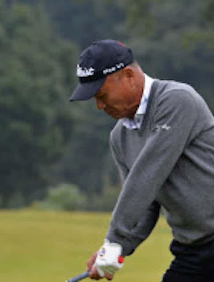 インパクト 体の右サイドで回す 日本経済新聞