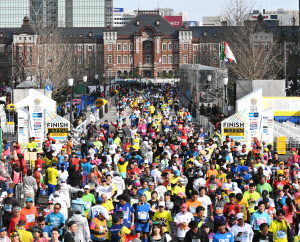 東京マラソン 3 5万人が力走 東京駅でゴール 日本経済新聞