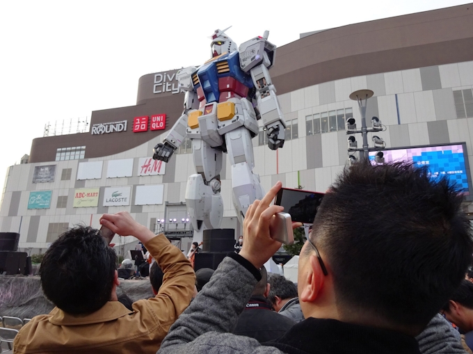 お台場 ガンダム 17年秋新たに公開 初代とお別れ 日本経済新聞