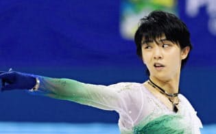 演技を終えて顔をゆがめる羽生。気持ちが盛り上がっている感じが見えたら心配ない=共同 演技を終えて顔をゆがめる羽生。気持ちが盛り上がっている感じが見えたら心配ない=共同