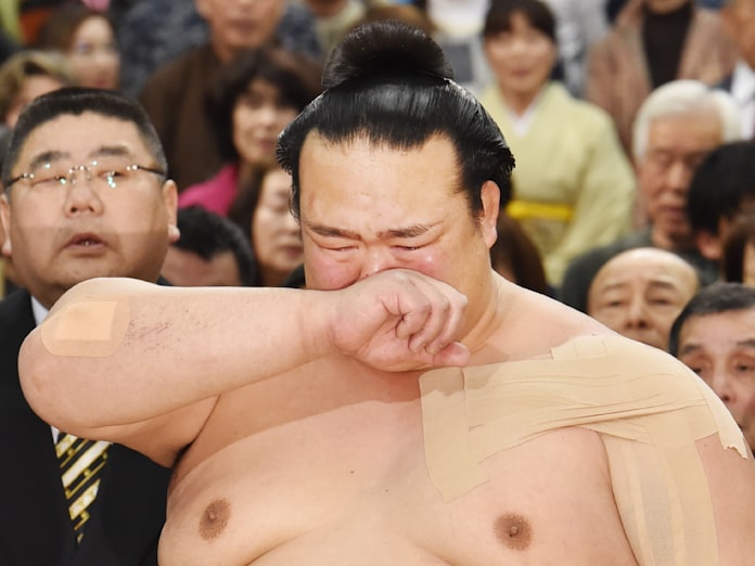 稀勢の里の奇跡 感動した で済ませていいのか 日本経済新聞 稀勢の里の奇跡 感動した で済ませていいのか 日本経済新聞
