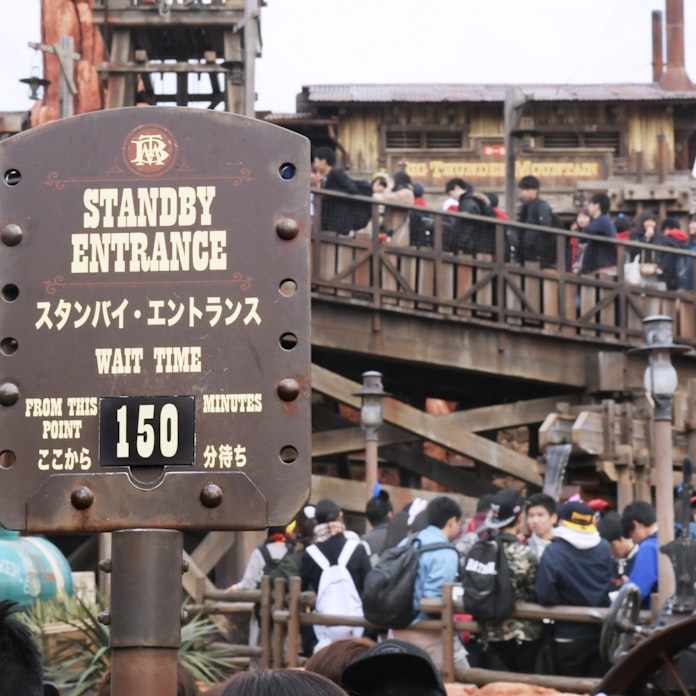 夢の国でも長時間待ちイヤ 東京ディズニーに陰り 日本経済新聞 夢の国でも長時間待ちイヤ 東京ディズニーに陰り 日本経済新聞