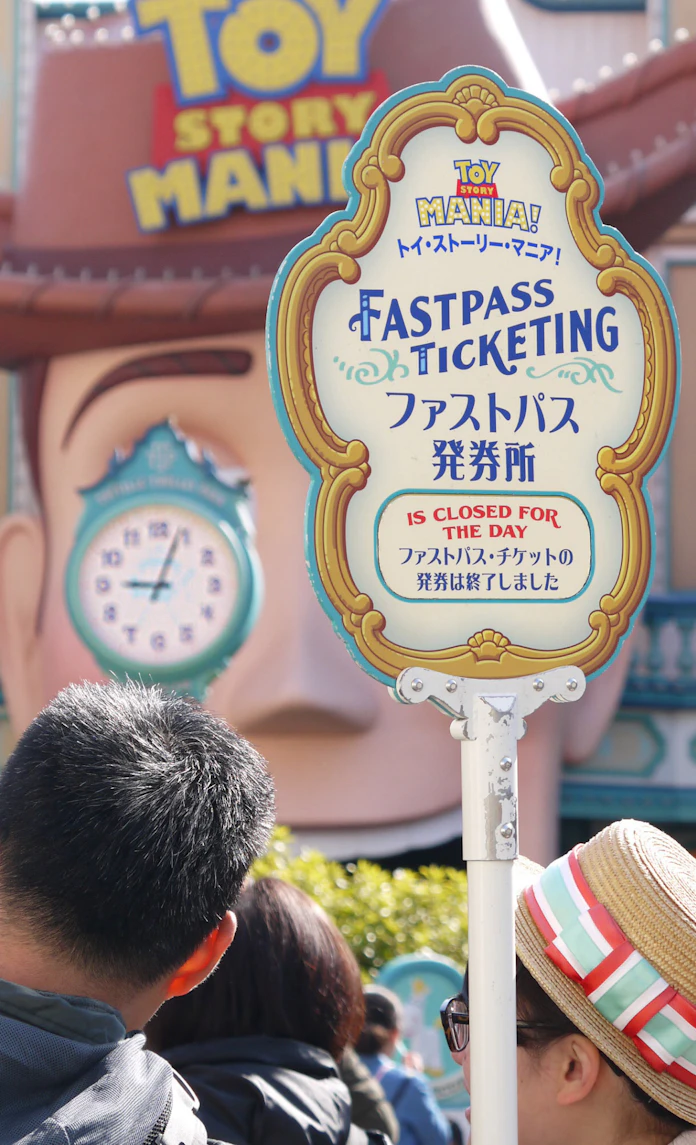 夢の国でも長時間待ちイヤ 東京ディズニーに陰り 日本経済新聞 夢の国でも長時間待ちイヤ 東京ディズニーに陰り 日本経済新聞