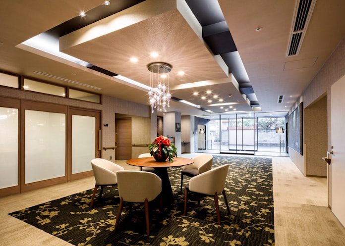 高級老人ホーム広がる 日本経済新聞 高級老人ホーム広がる 日本経済新聞