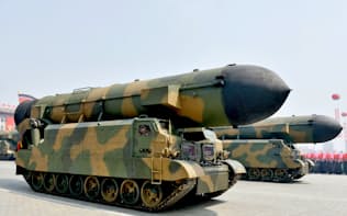 　北朝鮮の軍事パレードに登場した、新型中距離弾道ミサイル「北極星2」の発射管付き車両=15日、平壌（共同）