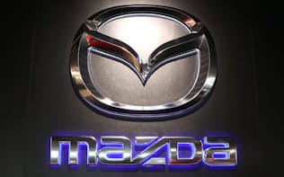 マツダのロゴ。同社は17年に資本提携したトヨタとEV基盤技術の共同開発を進めている