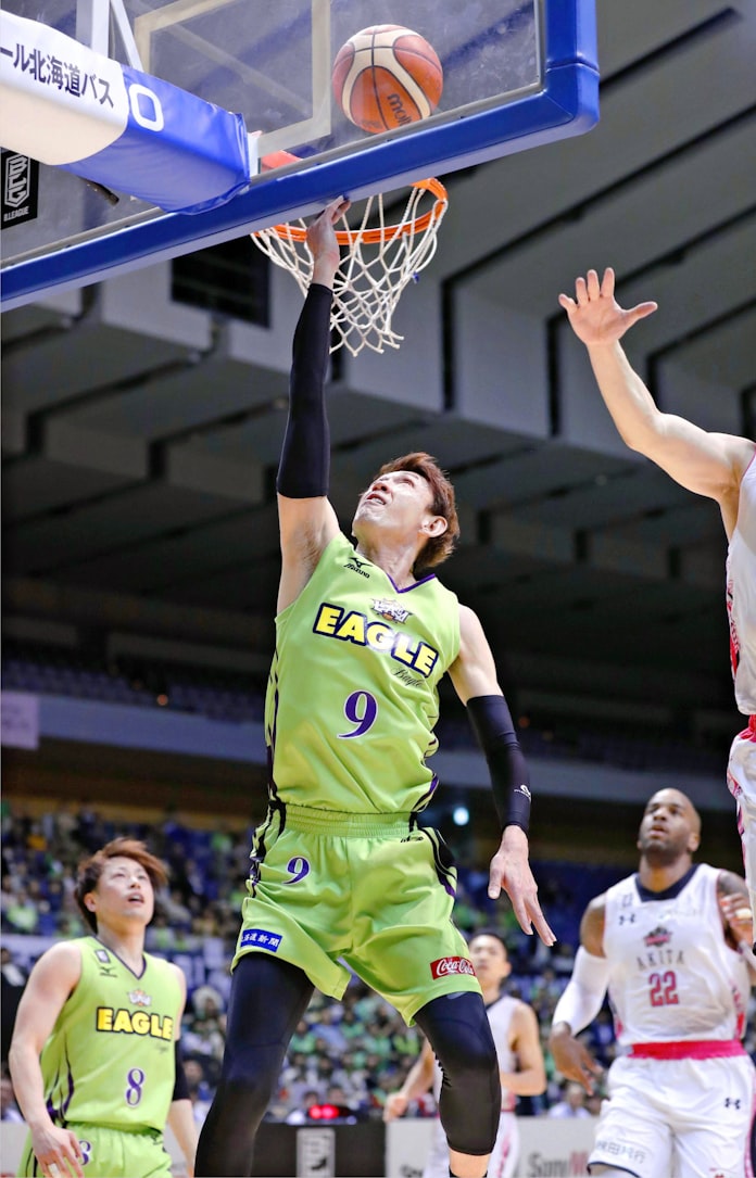 伸ばした爪から正確なシュート バスケ折茂武彦 中 日本経済新聞 伸ばした爪から正確なシュート バスケ折茂武彦 中 日本経済新聞