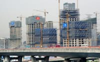 ビルの建設が進む上海市内（3月）