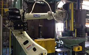 ダイヘンはロボットを活用して変圧器の生産効率を上げている（香川県多度津町の南電器製作所）