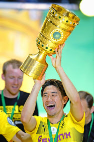 ドイツ杯決勝 香川が勝利に貢献 ドルトムントが5季ぶりv 日本経済新聞