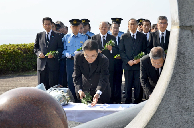 雲仙 普賢岳の犠牲者追悼 大火砕流26年 市民ら献花 日本経済新聞