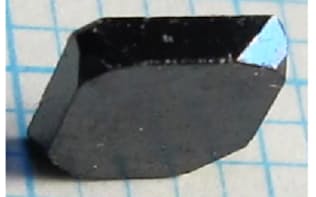 時間結晶の実験に使ったタイプのダイヤモンド結晶（筑波大学提供）